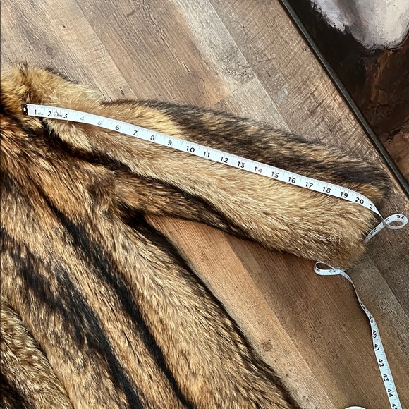 Elegant Raccoon Fur Coat - Picture 12 of 13